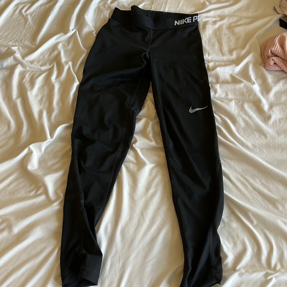 Nike black leggings in size s.